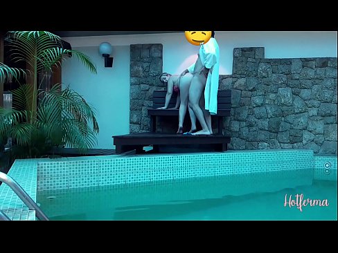 ❤️ 老板邀请女佣去泳池,却忍不住要来个热辣的 ️ Porn video❤